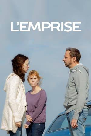 "L'emprise" is the story of a drama, adapted from the moving book-witness "Acquitted", by Alexandra Lange. The story of a mother of four children, which is found in March 2012 in the dock of the foundations of Douai for the murder of her husband. How does a woman manage to kill the father of her children with a knife? During the three days of the trial, panting narrative takes us into the daily life of Alexandra, a mother that the society has failed to protect, neither she nor her children from the control of a monster she has loved. Through this incident that made headlines and upset the public, an event movie that raises the question of the balance of justice. Will she be heard?