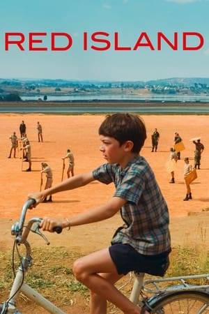 Madagascar, at the turn of the 1960s and 1970s. On an air base of the French army, the soldiers live the last carefree years of colonialism. Influenced by his readings of Fantômette, Thomas, a child who is not yet 10 years old, gradually forges a look at the world around him.
