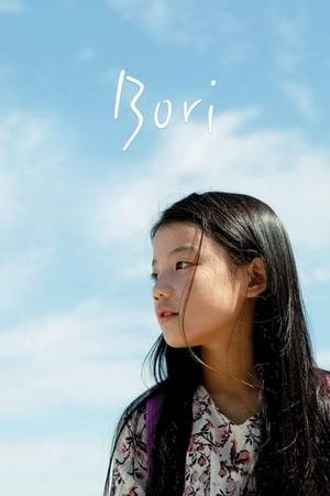 Bori, an 11-year-old girl in a seaside village, is the only family member who can hear. As an elementary school student, Bori becomes more and more accustomed to talking with her friends while finding it hard to communicate with her family in sign language.