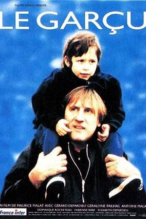 A self-centered man (Gérard Depardieu) with many diversions occasionally visits his 4-year-old son (Antoine Pialat) and the boy's mother (Géraldine Pailhas).