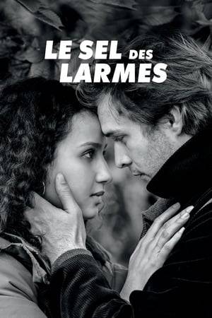 Luc travels to Paris for the first time to sit the entrance exam for a carpentry school. There he meets Djemila, a young worker with whom he enjoys a short romance, before returning to his home town and beginning a relationship with Geneviève, whom he has known since childhood. Caught between two passions, Luc runs, resolving to fulfil his father's dreams by devoting himself to his future... until finally, he experiences true love.